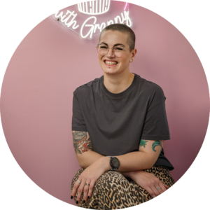 Episode 788: How I Self-Published My First Cookbook (and Made £10K Doing It) With Amy Reid